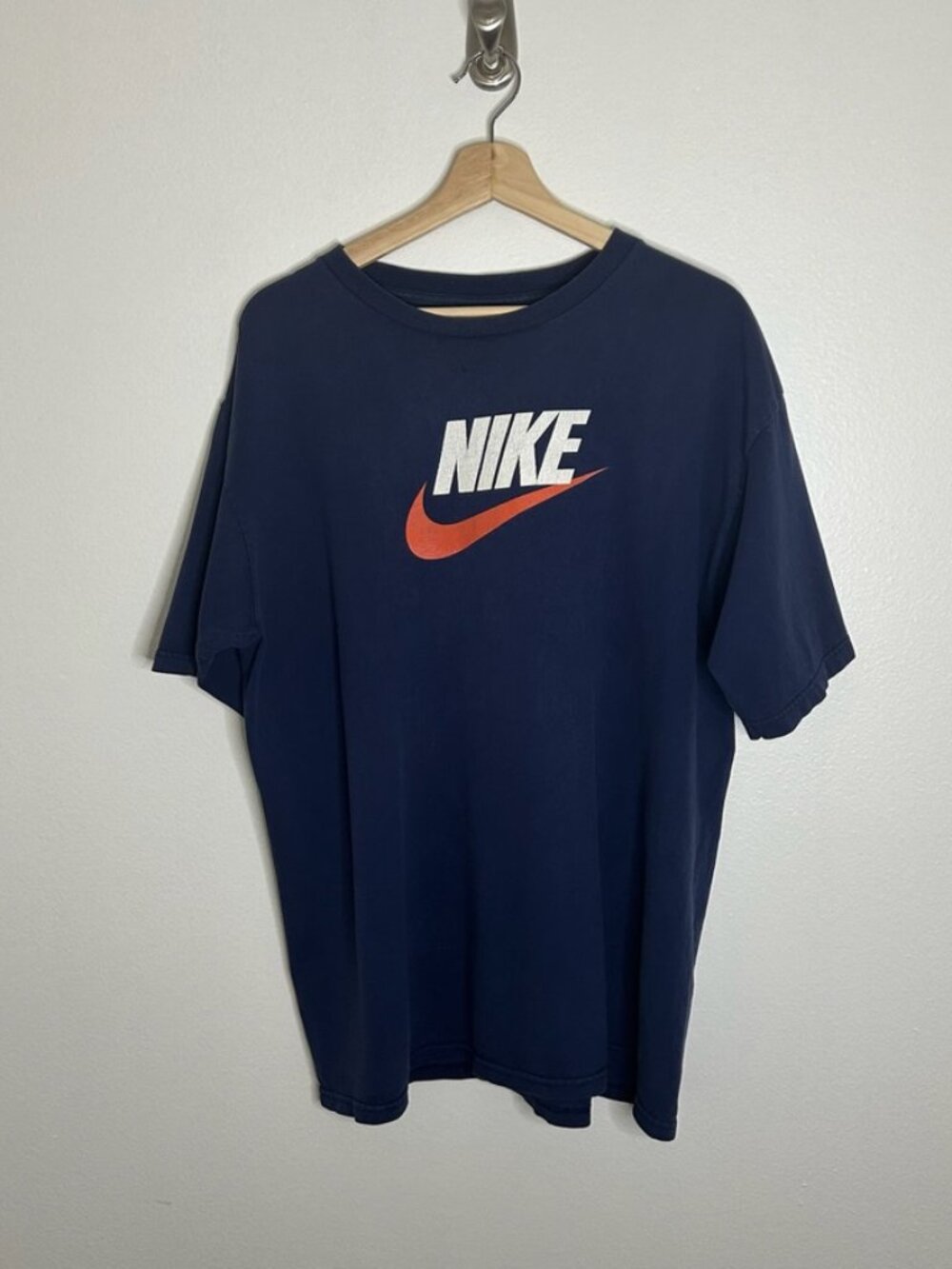 Nike 90s Vintage Orange Swoosh Logo Tee in Navy Blue 100% Cotton Size Large - Picture 1 of 5